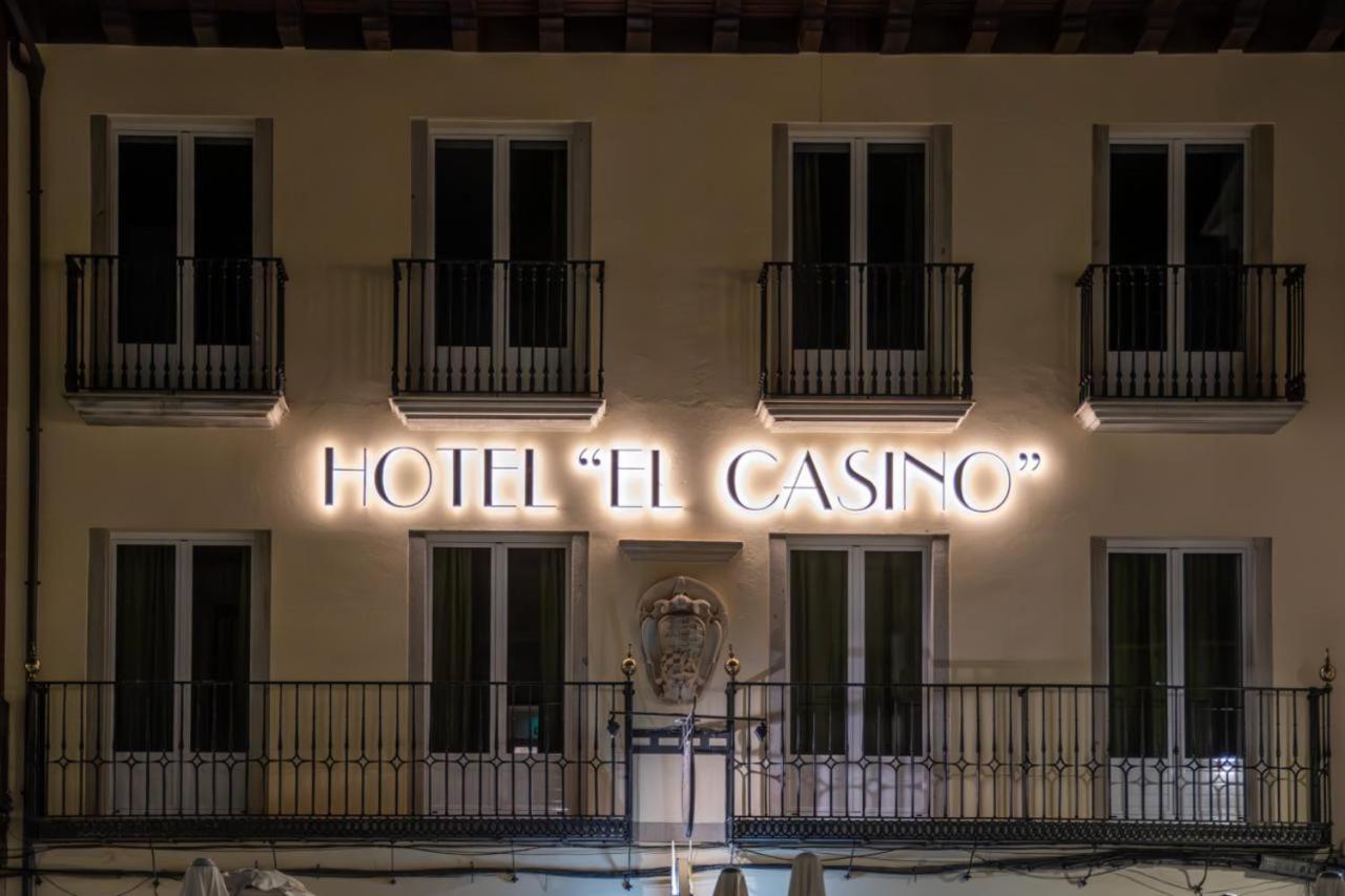 Hotel & Restaurante El Casino 비야프랑카델비에르소 외부 사진