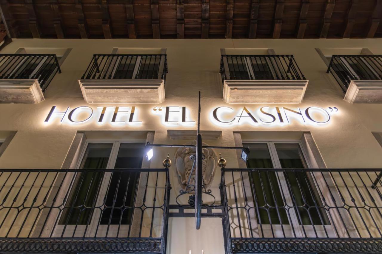 Hotel & Restaurante El Casino 비야프랑카델비에르소 외부 사진
