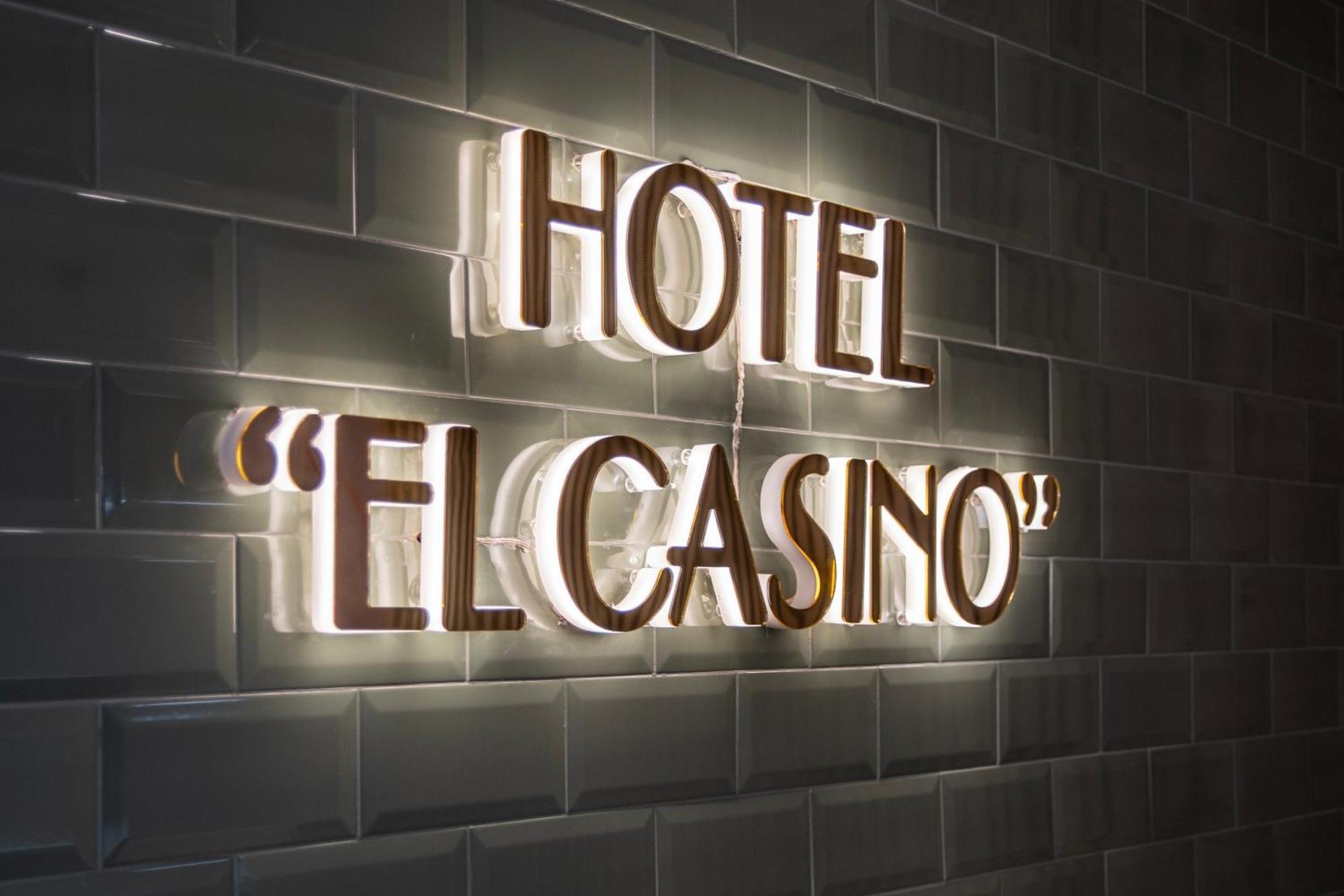 Hotel & Restaurante El Casino 비야프랑카델비에르소 외부 사진